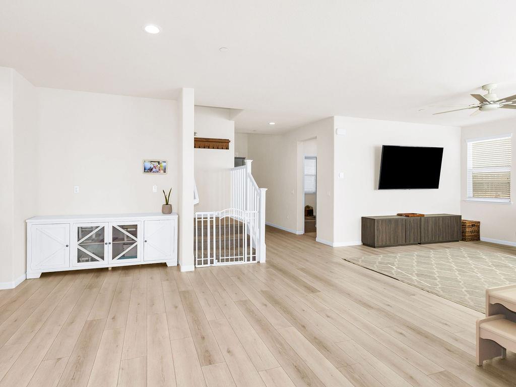 2104 Melody Ln, Modesto, CA 95355