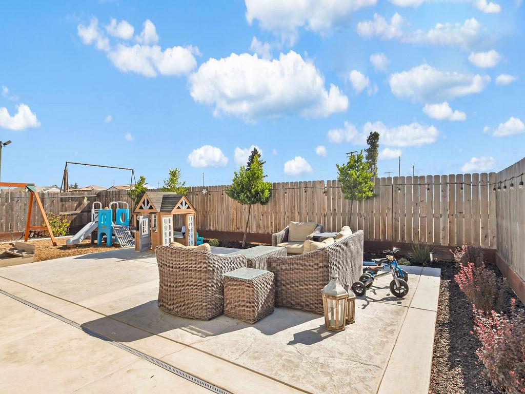 2104 Melody Ln, Modesto, CA 95355