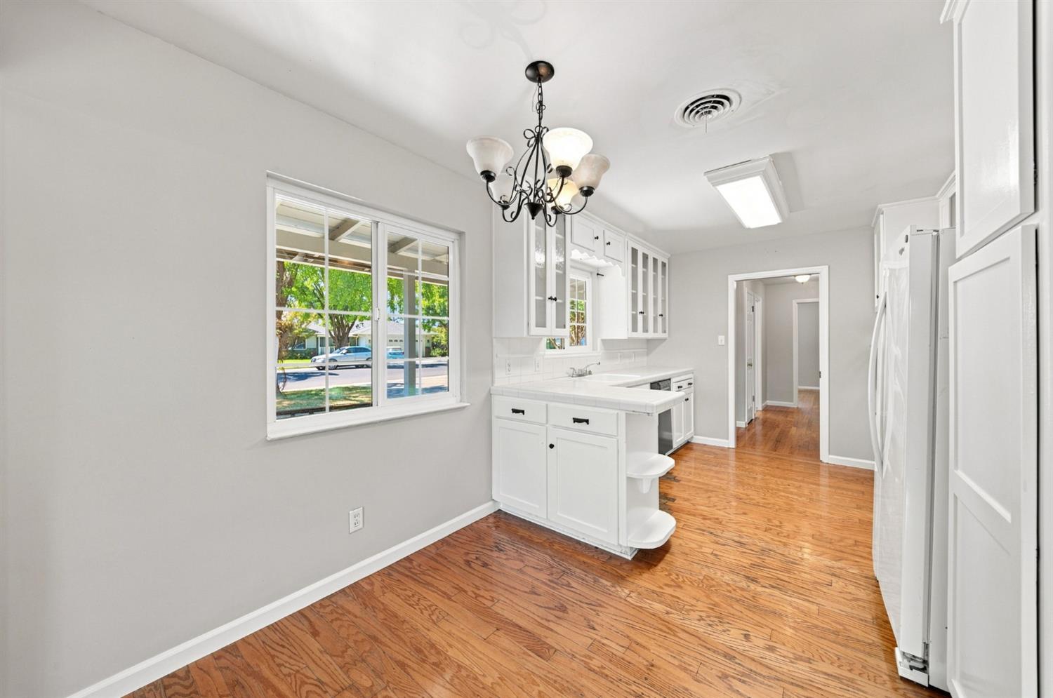2800 Westchester Ln, Modesto, CA 95350