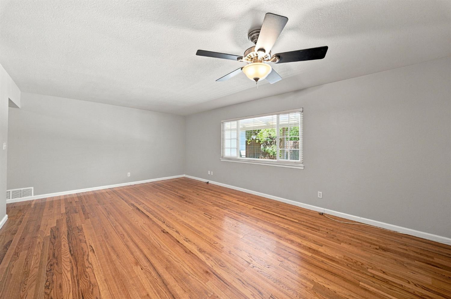 2800 Westchester Ln, Modesto, CA 95350
