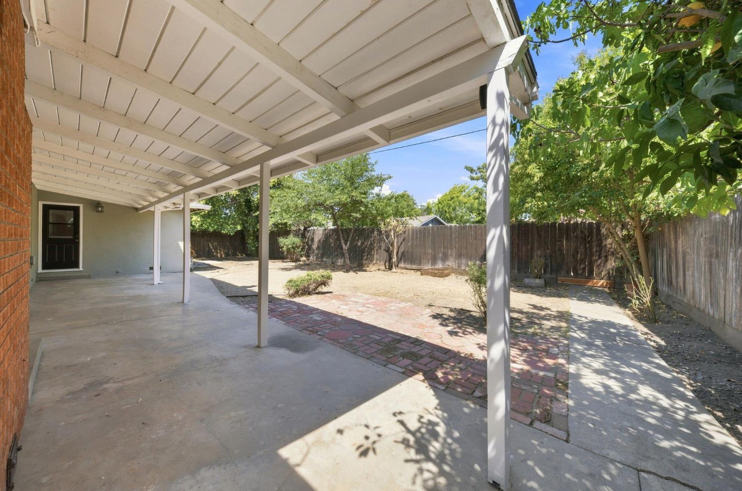 2800 Westchester Ln, Modesto, CA 95350