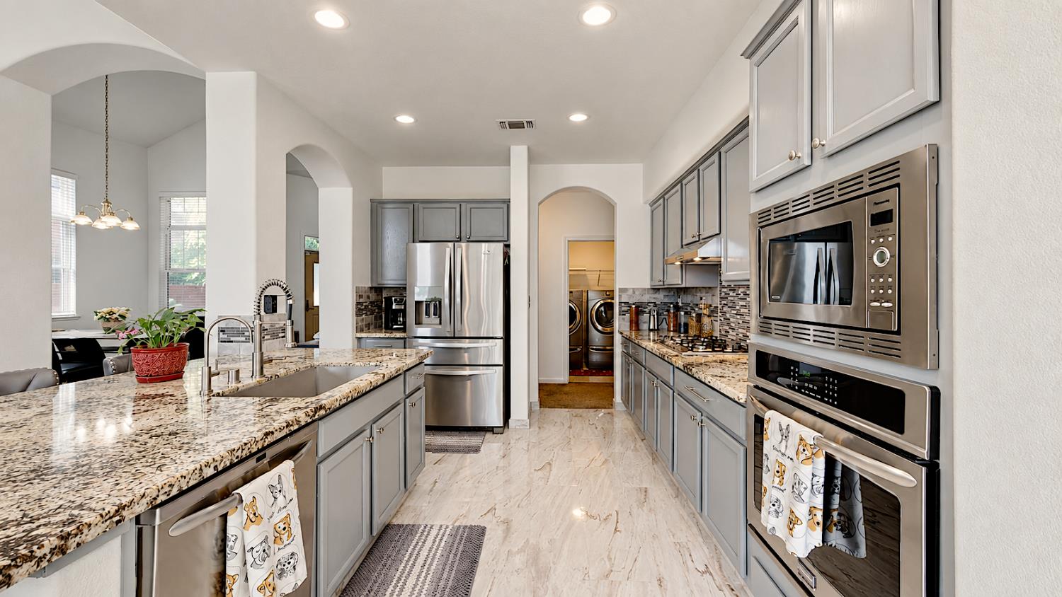 206 River Pointe Dr, Waterford, CA 95386