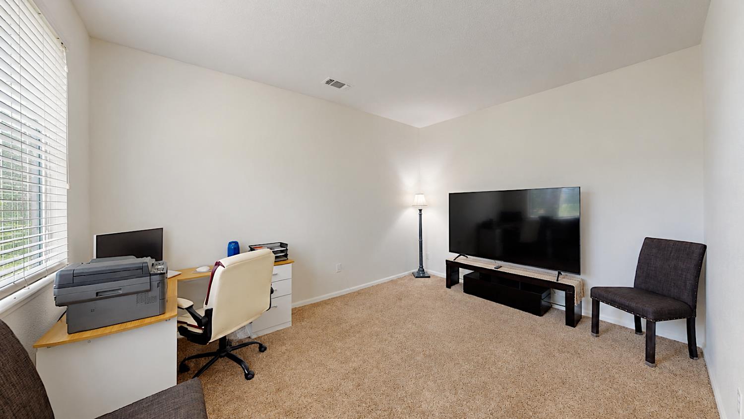 206 River Pointe Dr, Waterford, CA 95386