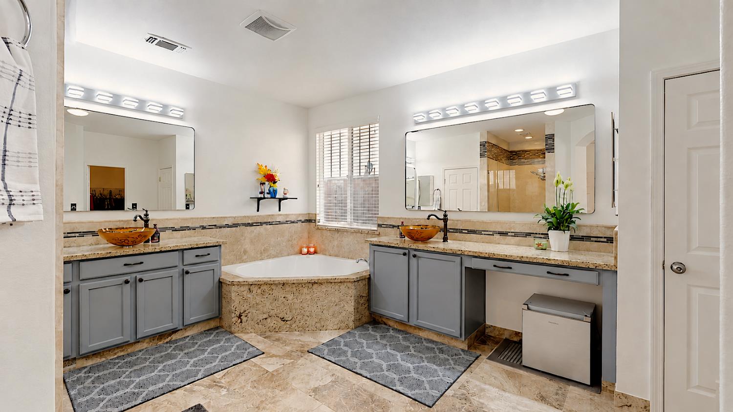206 River Pointe Dr, Waterford, CA 95386