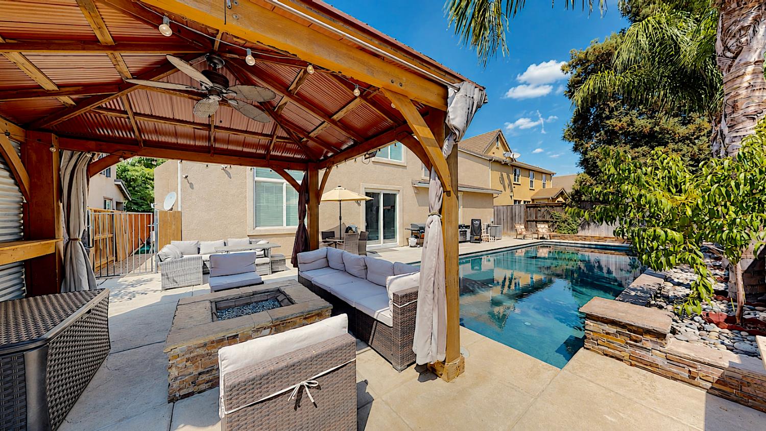 206 River Pointe Dr, Waterford, CA 95386
