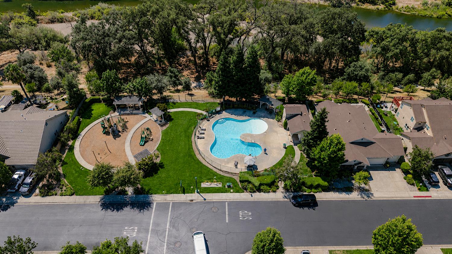 206 River Pointe Dr, Waterford, CA 95386