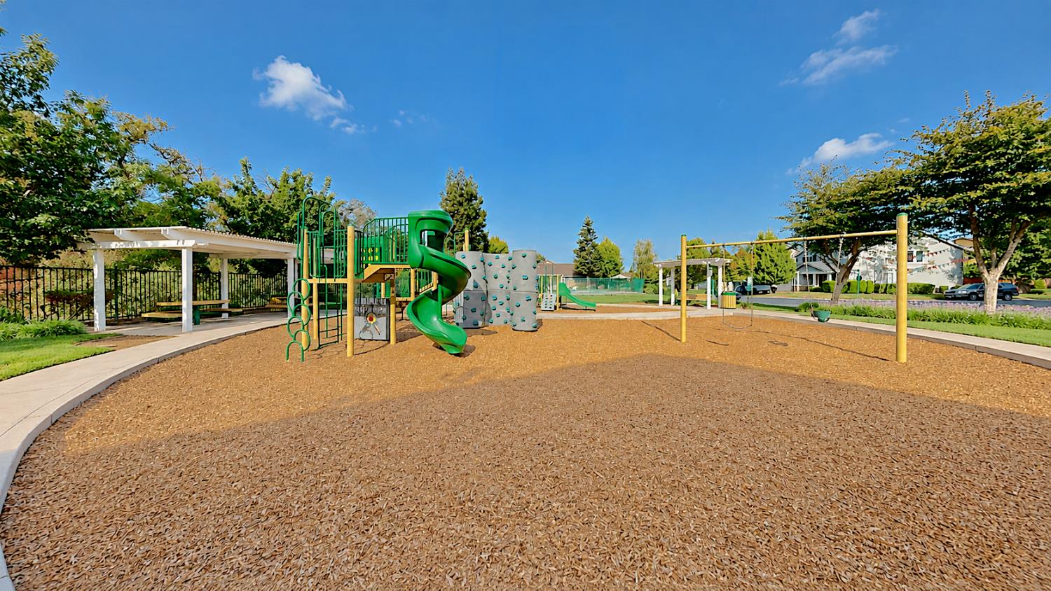 206 River Pointe Dr, Waterford, CA 95386