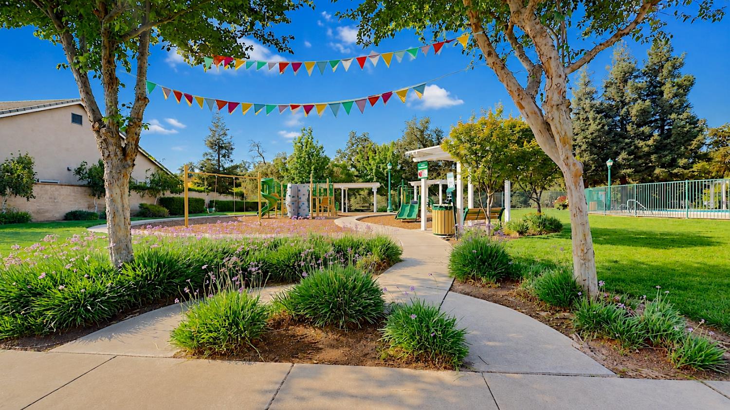206 River Pointe Dr, Waterford, CA 95386