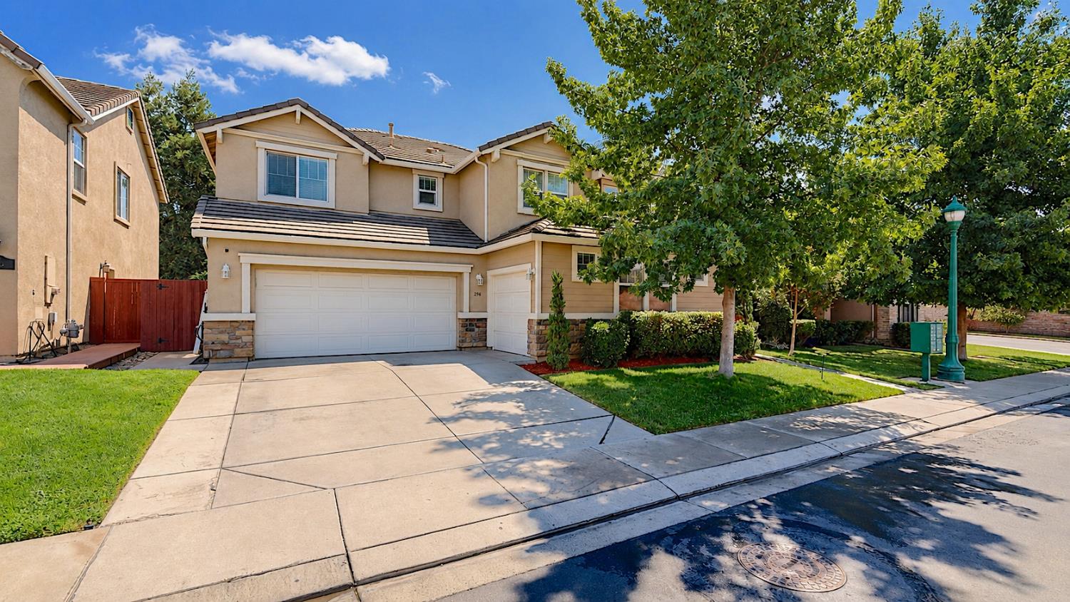 206 River Pointe Dr, Waterford, CA 95386