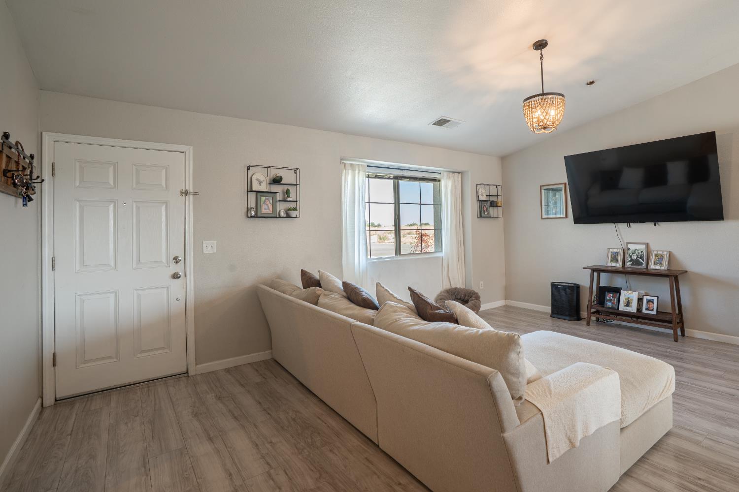 2172 Tatum Ave, Dos Palos, CA 93620