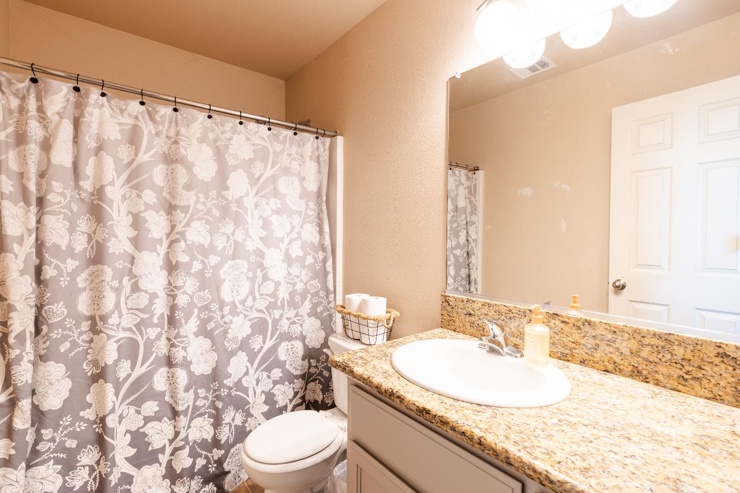 2172 Tatum Ave, Dos Palos, CA 93620