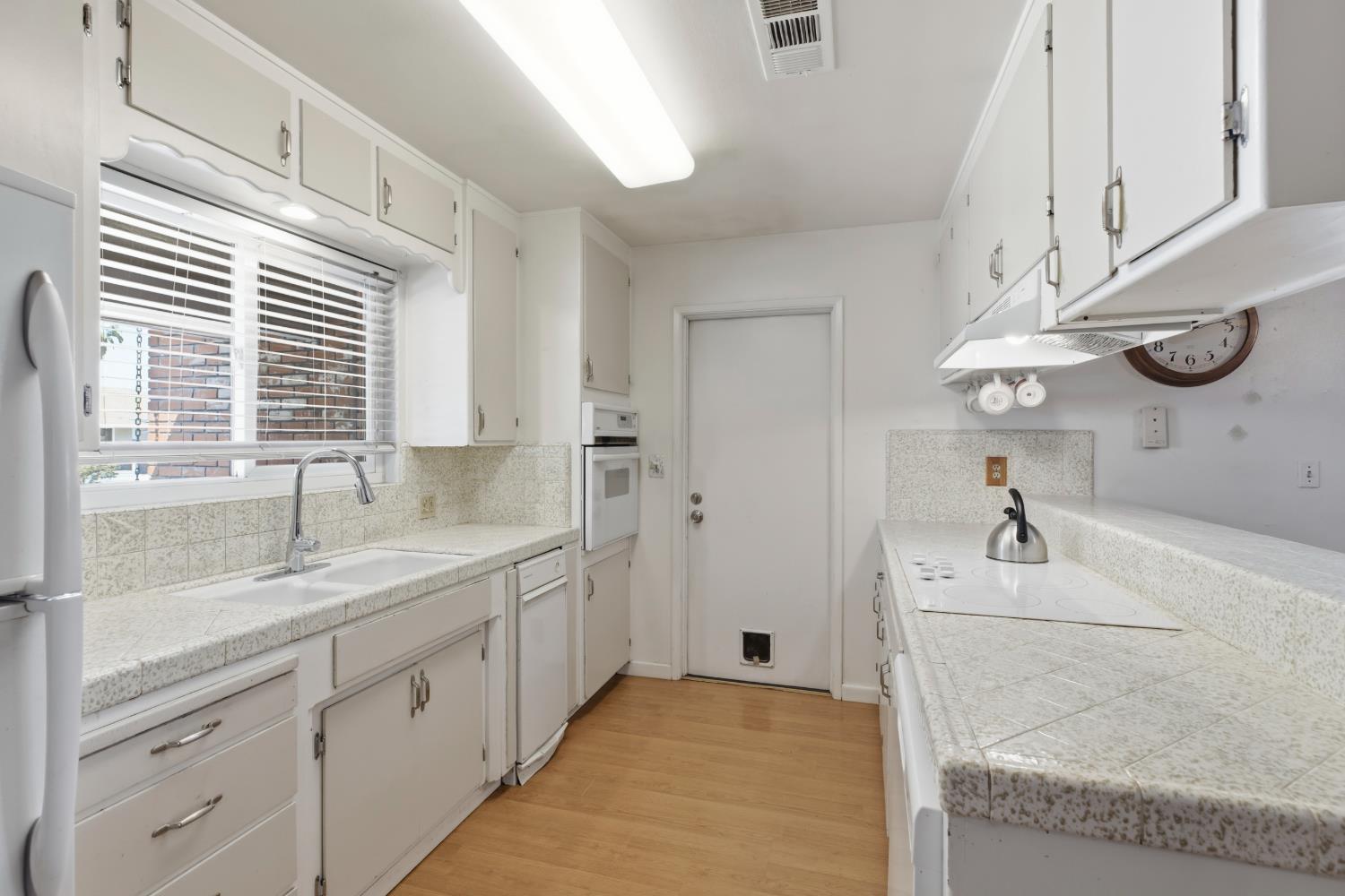 2016 Shushan Dr, Ceres, CA 95307