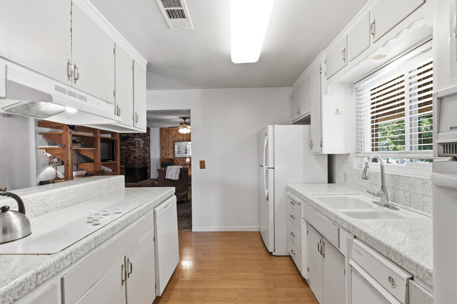 2016 Shushan Dr, Ceres, CA 95307