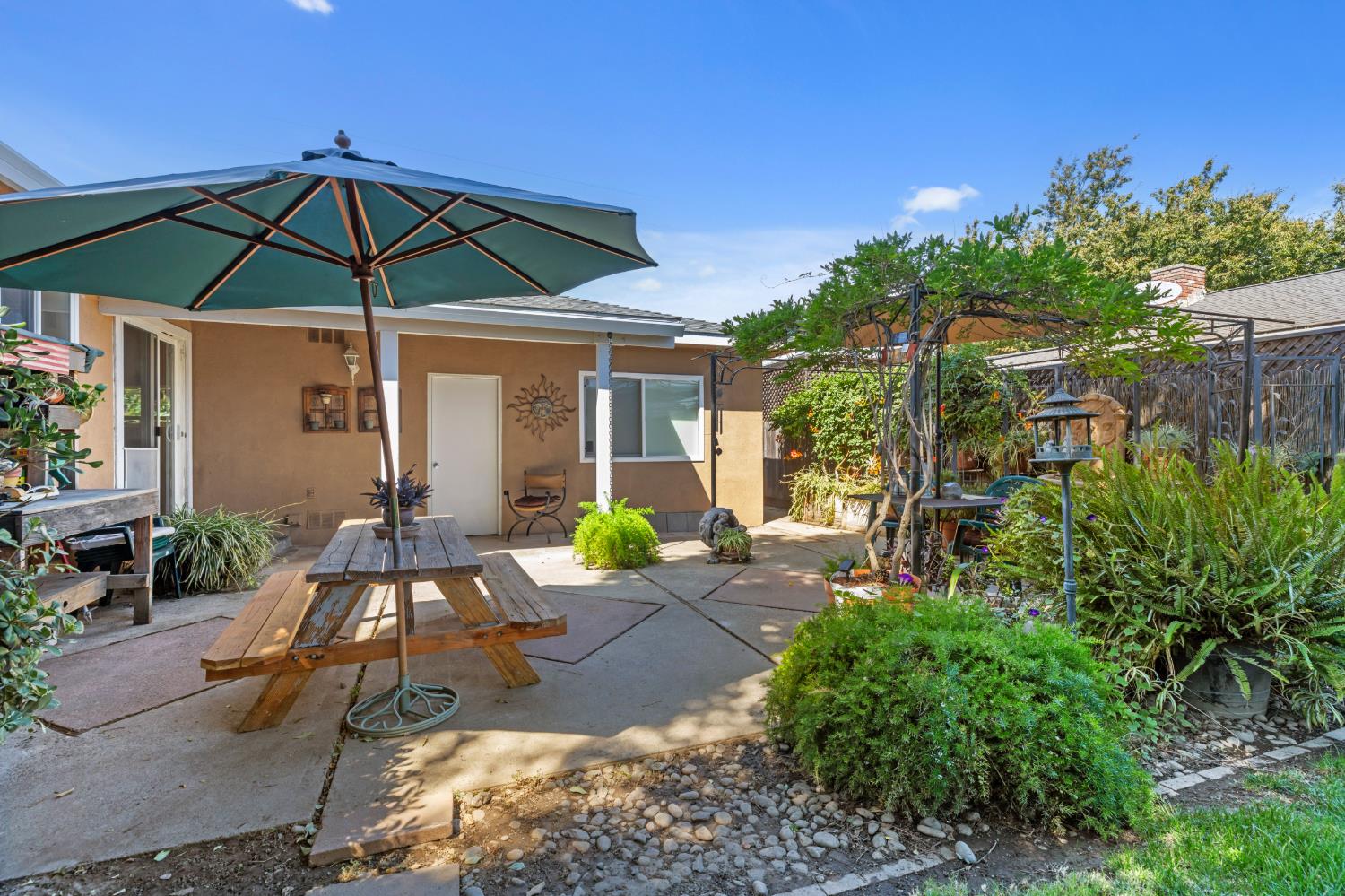 2016 Shushan Dr, Ceres, CA 95307