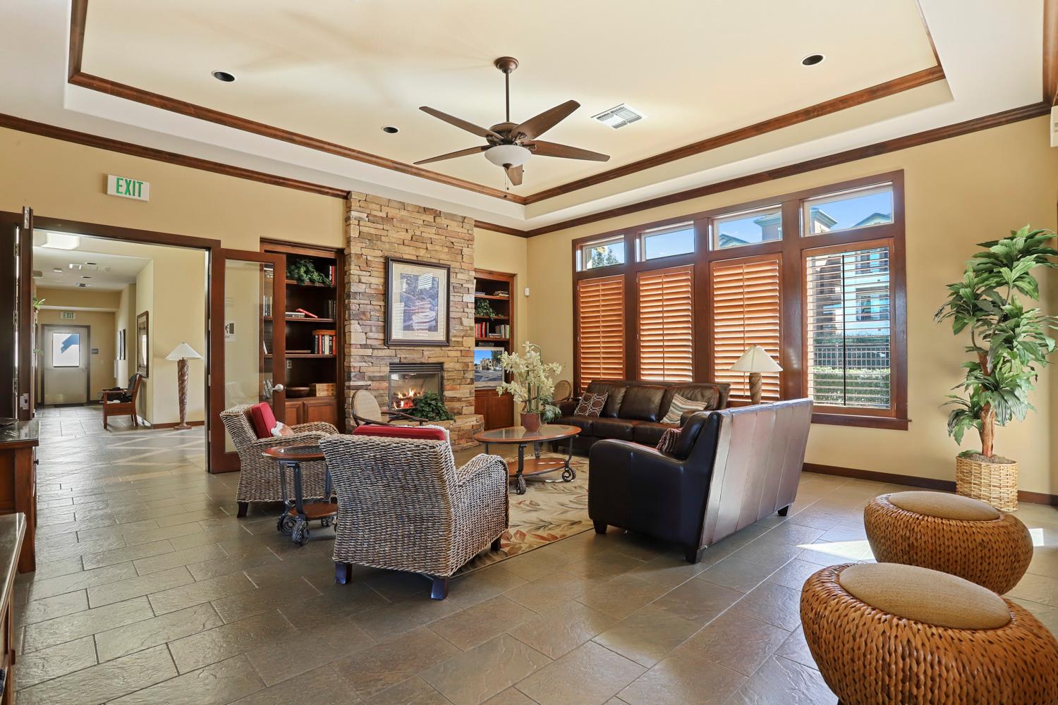 1360 Shady Ln #333, Turlock, CA 95382