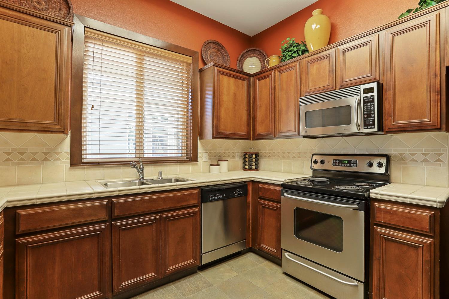 1360 Shady Ln #333, Turlock, CA 95382
