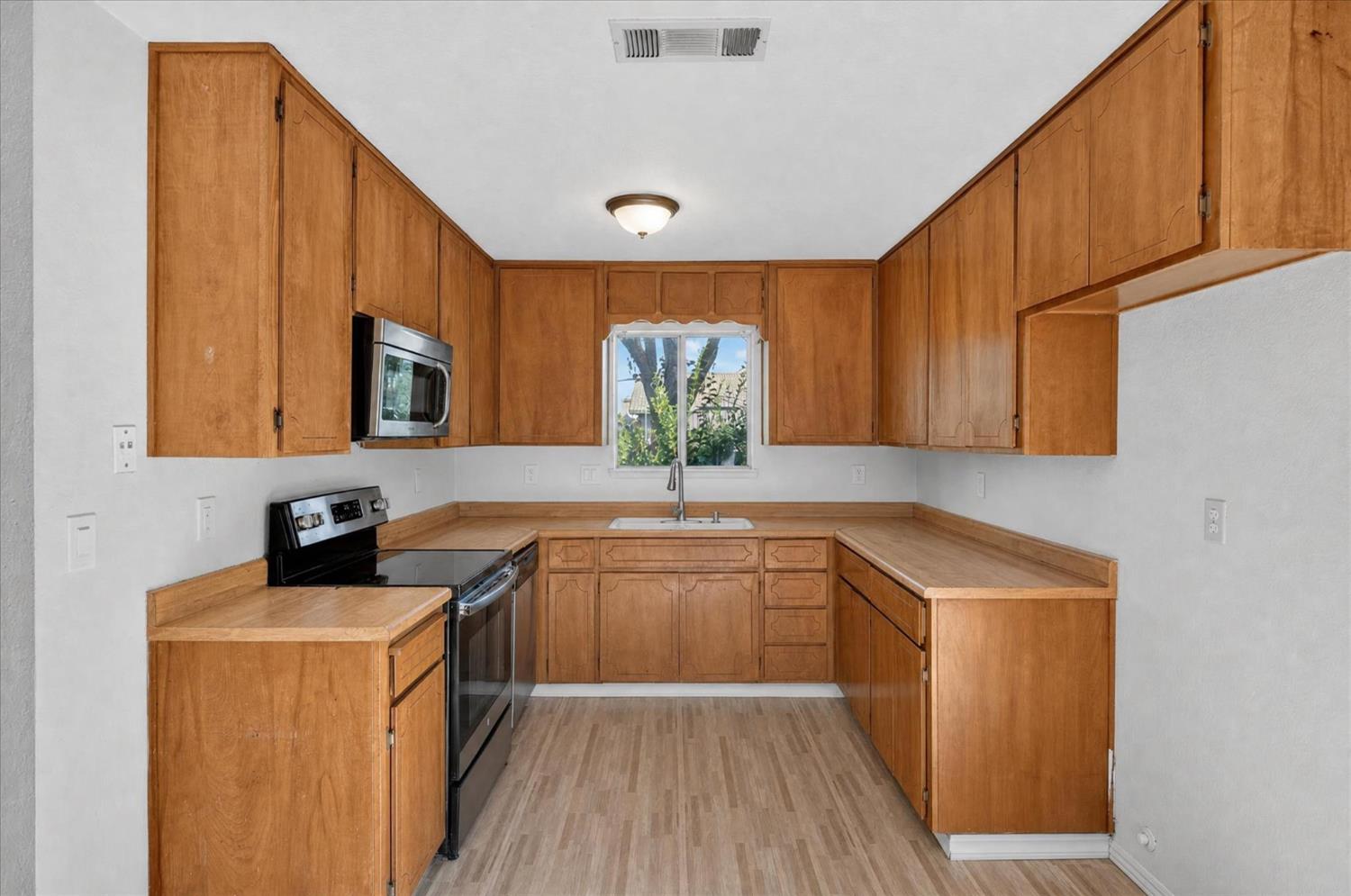 824 St Helena Pl, Modesto, CA 95356