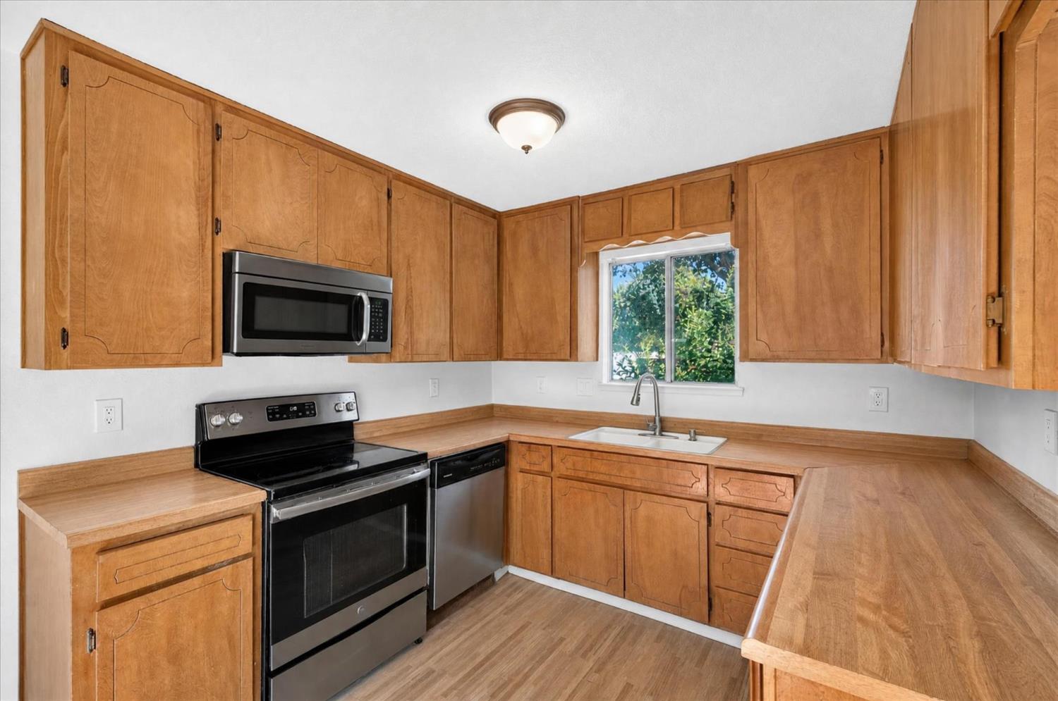 824 St Helena Pl, Modesto, CA 95356