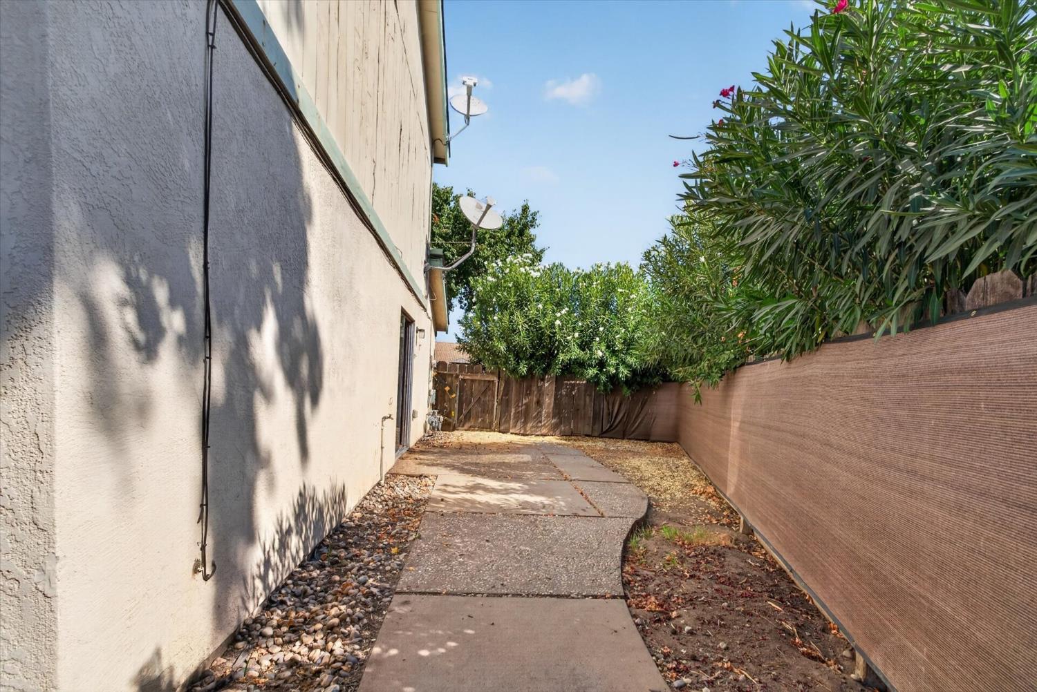 824 St Helena Pl, Modesto, CA 95356