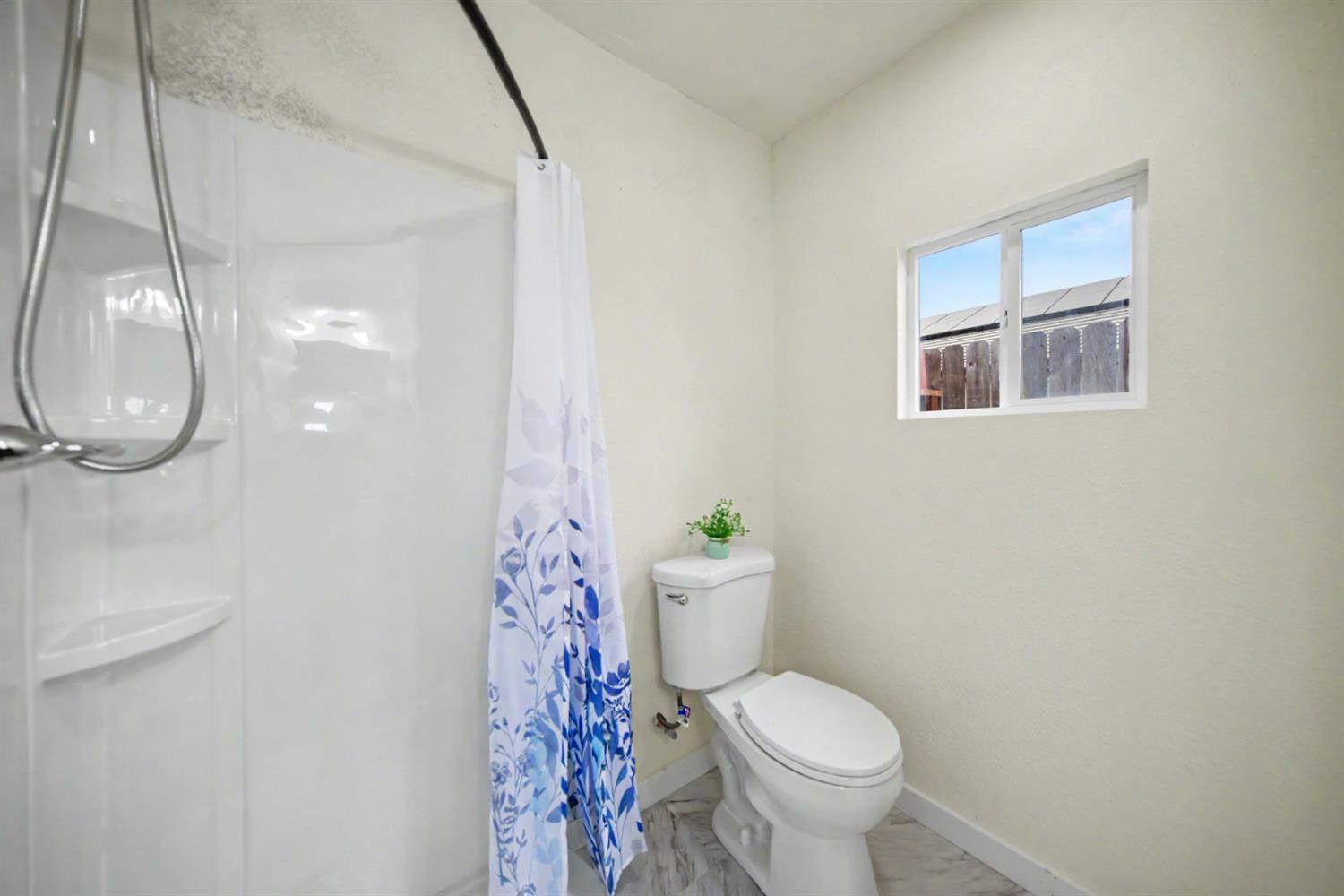 1020 Narada Way, Livingston, CA 95334