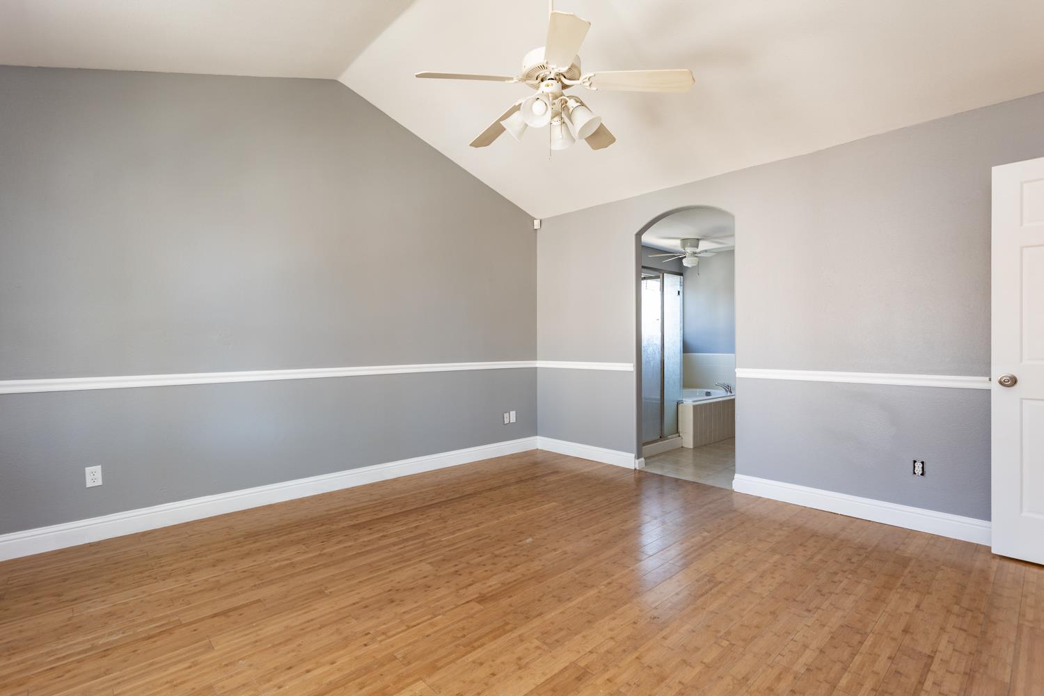 2825 Donner Trl, Riverbank, CA 95367