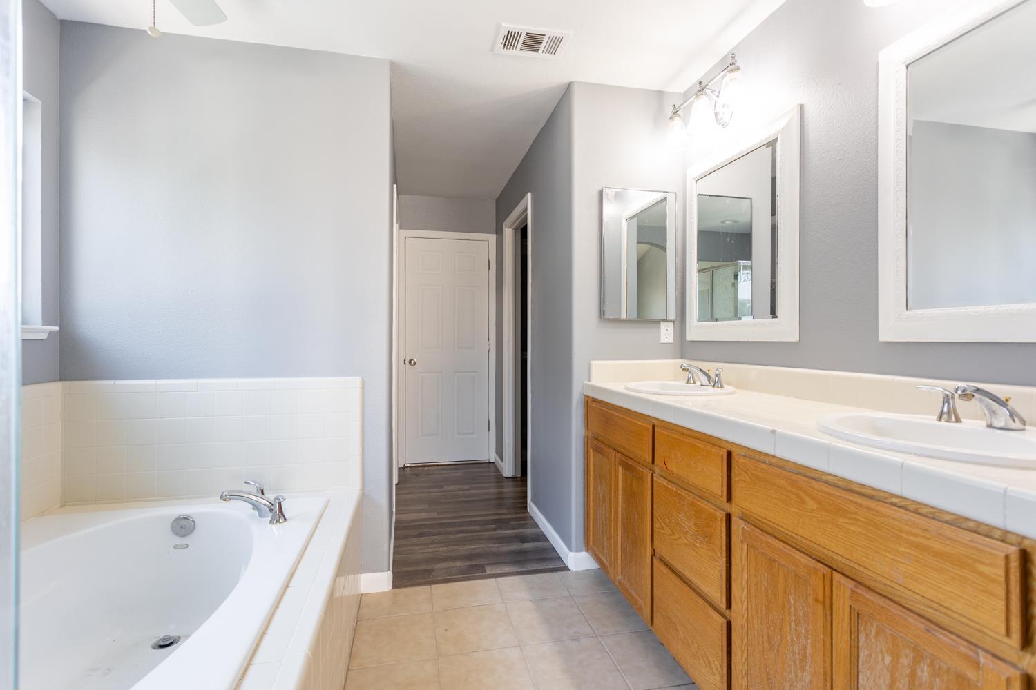 2825 Donner Trl, Riverbank, CA 95367