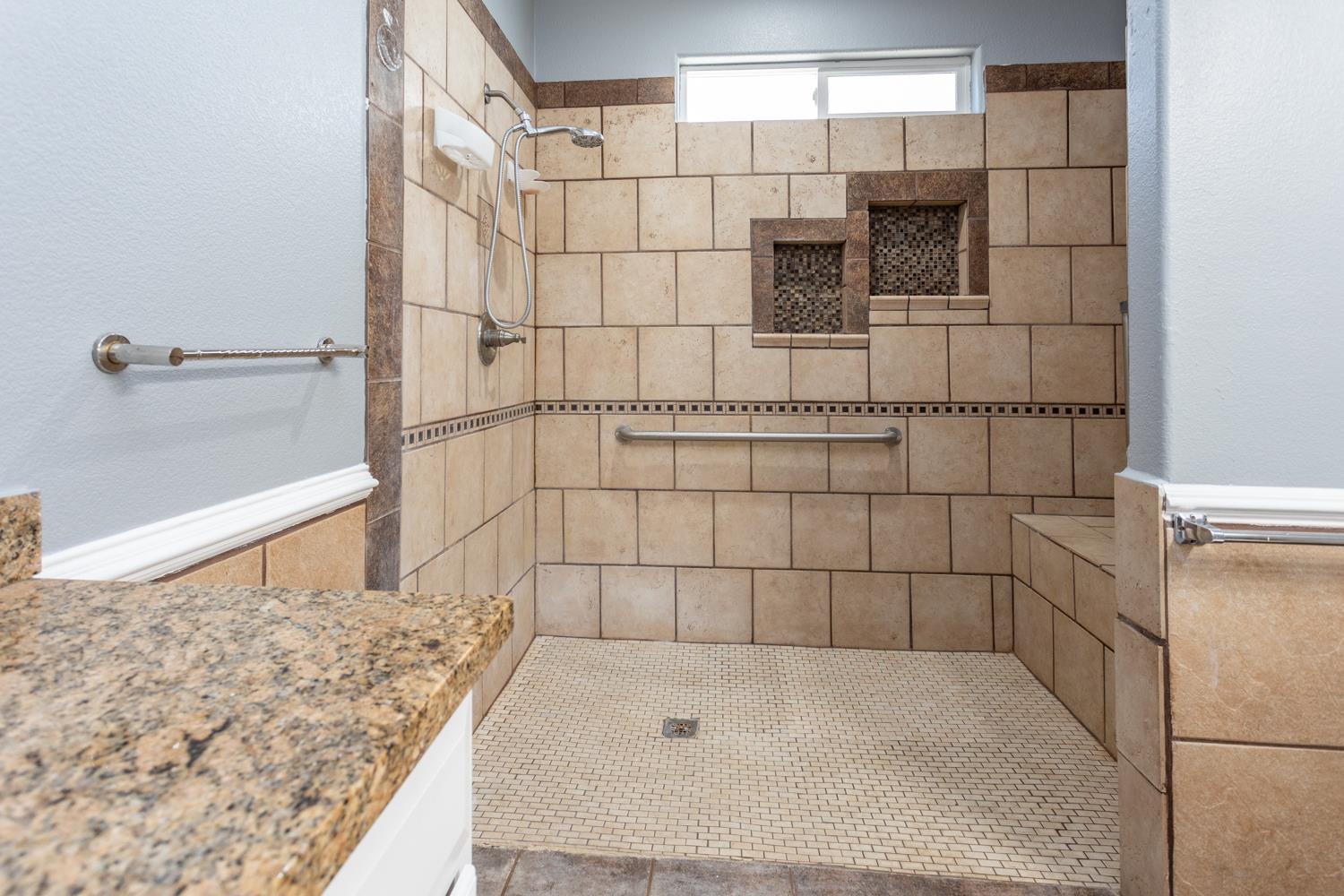 2825 Donner Trl, Riverbank, CA 95367