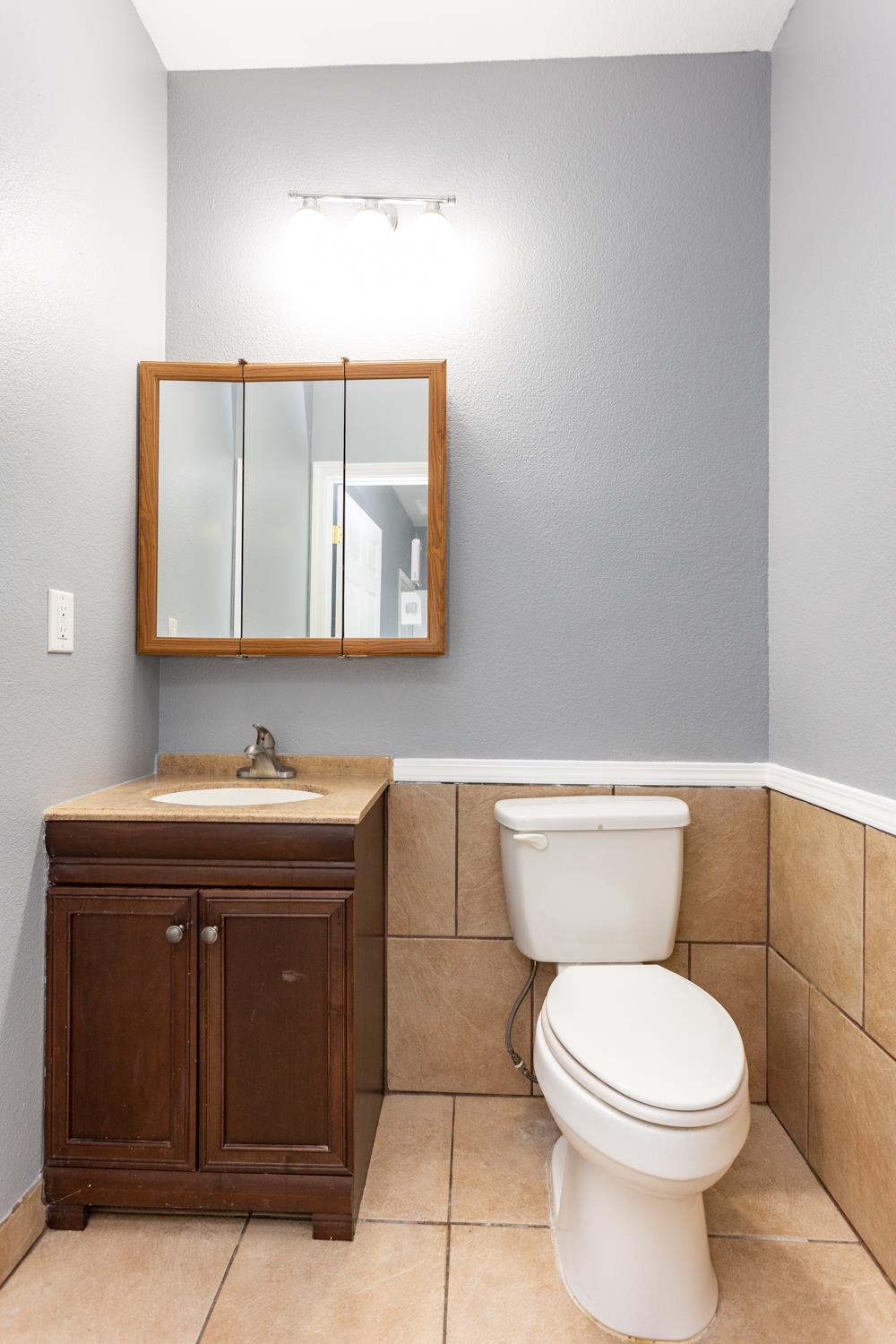 2825 Donner Trl, Riverbank, CA 95367