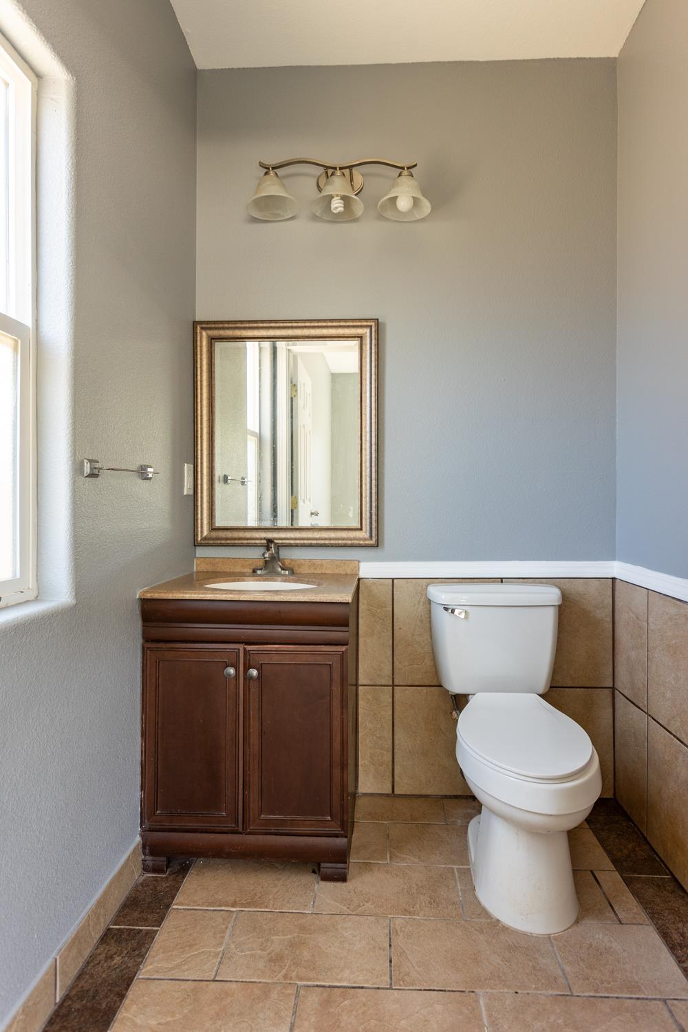 2825 Donner Trl, Riverbank, CA 95367