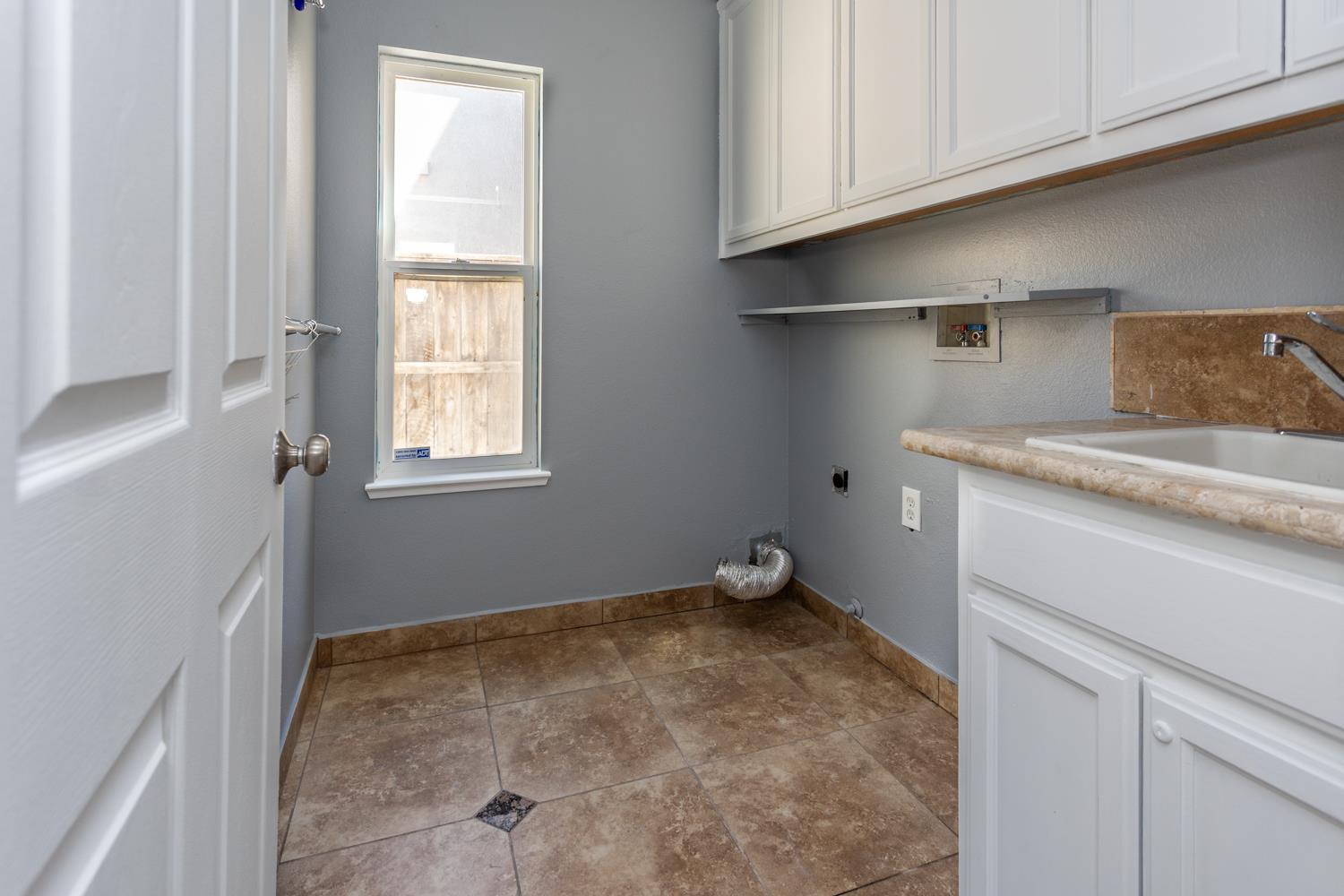 2825 Donner Trl, Riverbank, CA 95367