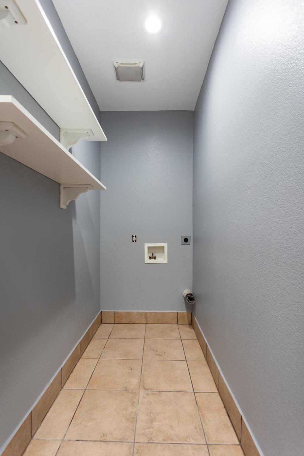 2825 Donner Trl, Riverbank, CA 95367