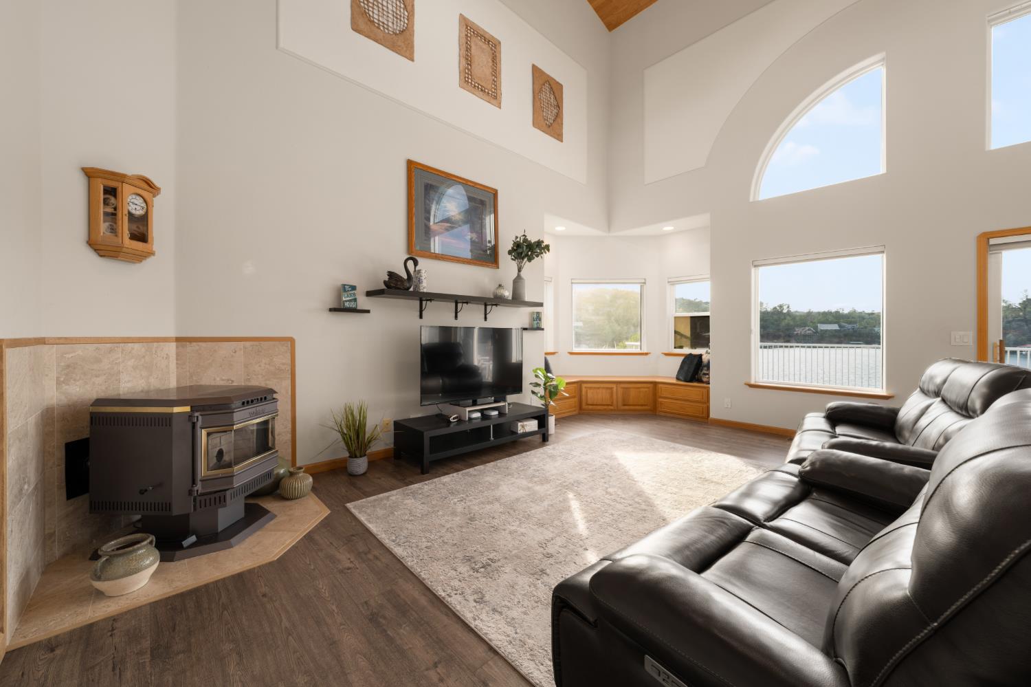 1136 Shoreline Ct, Copperopolis, CA 95228