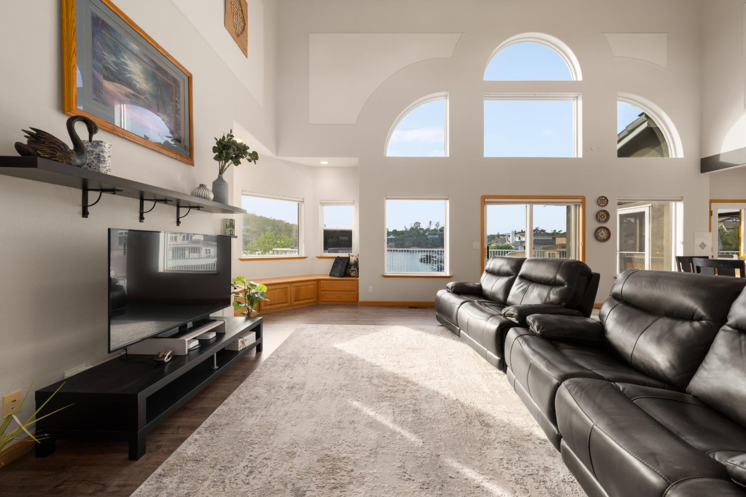 1136 Shoreline Ct, Copperopolis, CA 95228