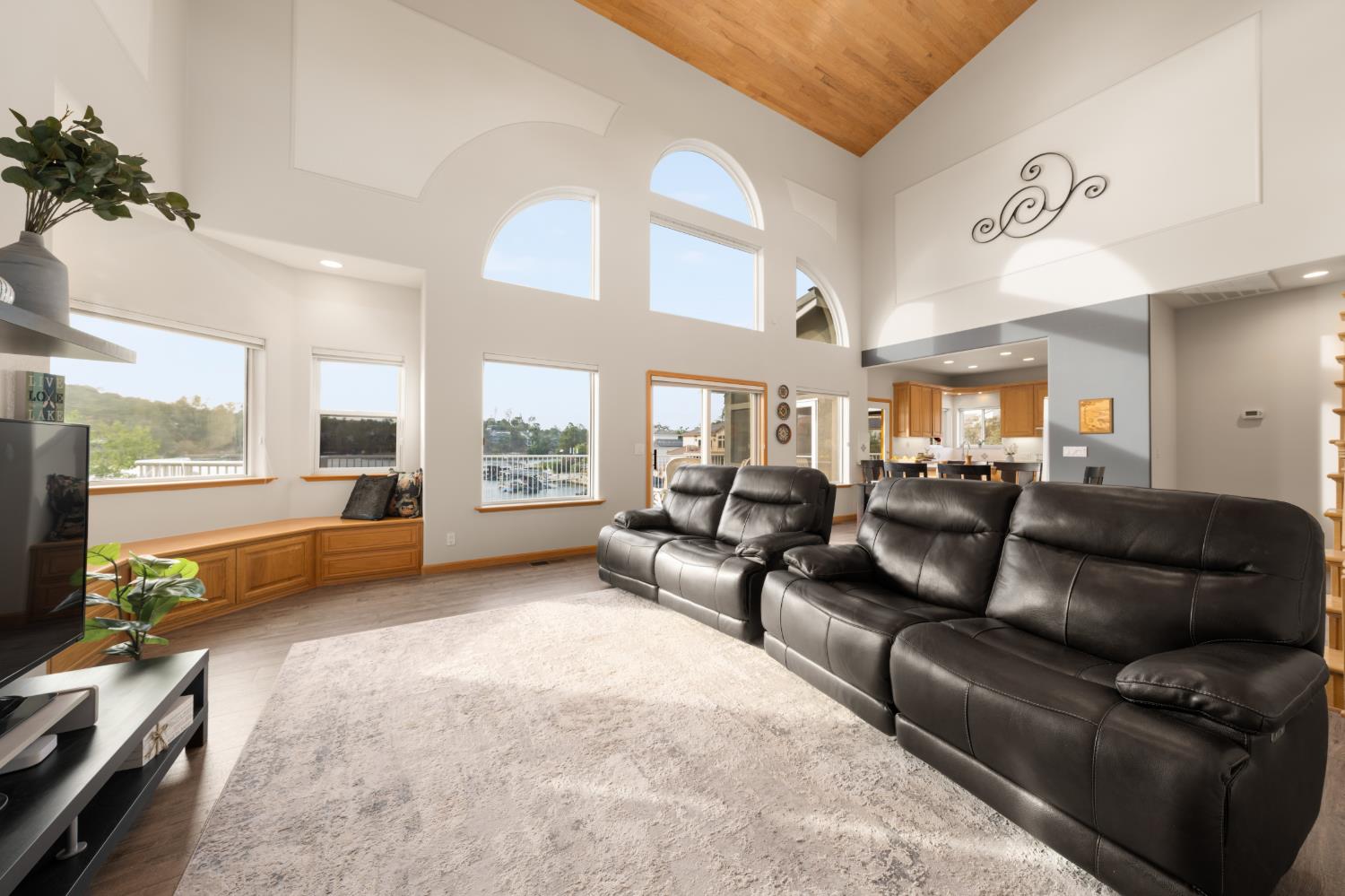 1136 Shoreline Ct, Copperopolis, CA 95228