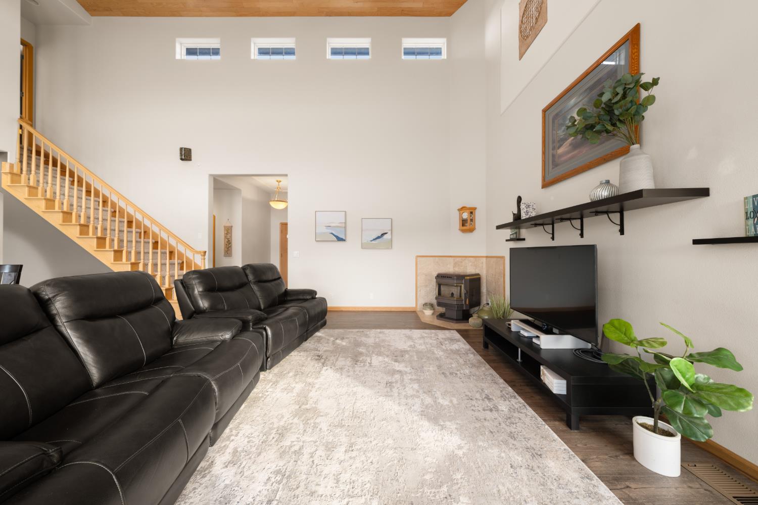 1136 Shoreline Ct, Copperopolis, CA 95228