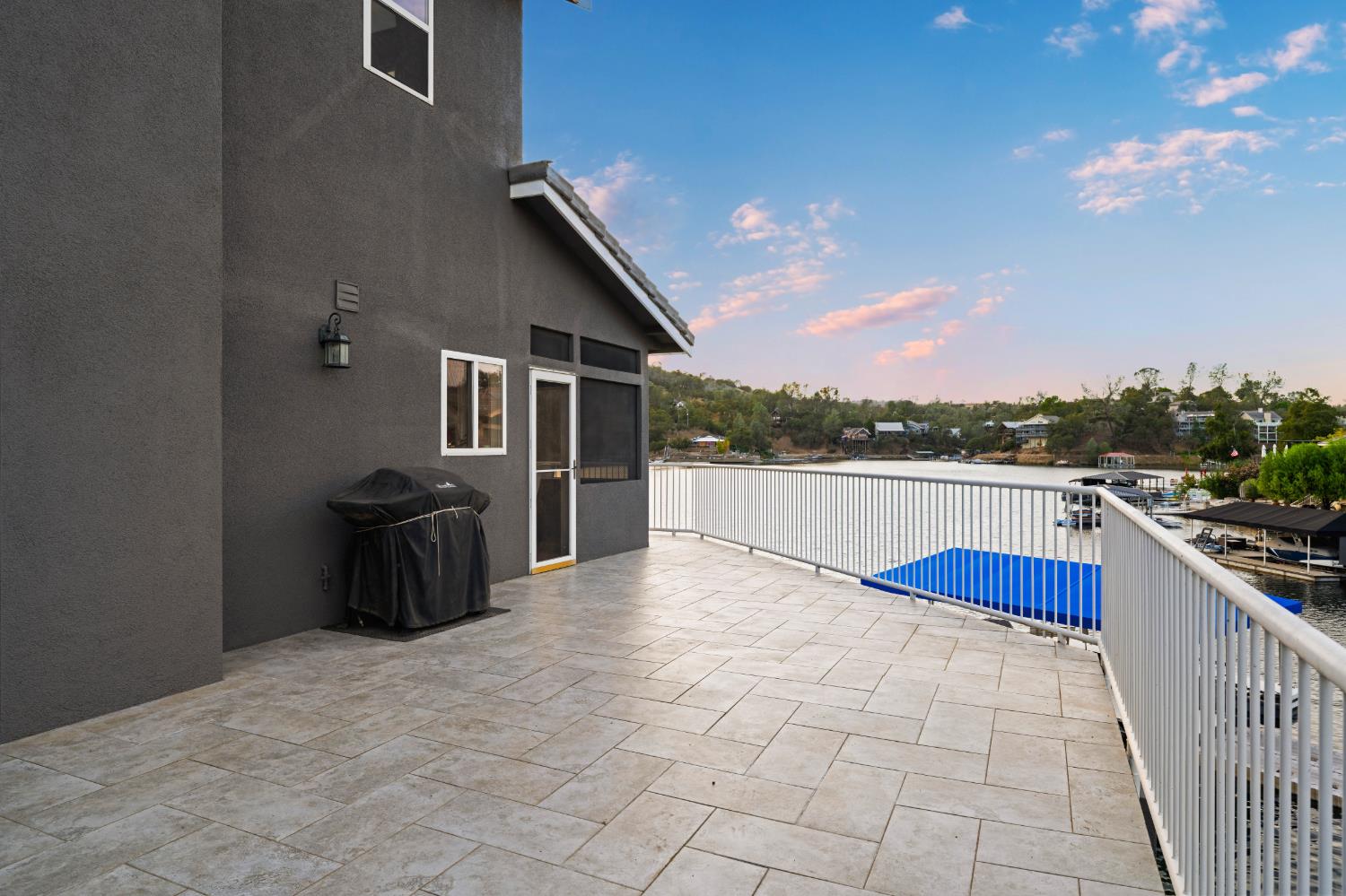1136 Shoreline Ct, Copperopolis, CA 95228