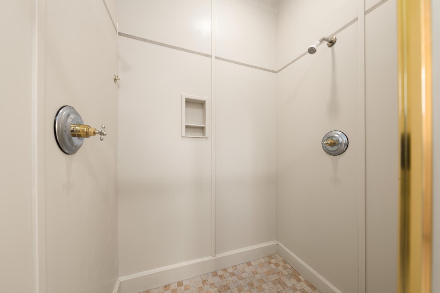 1136 Shoreline Ct, Copperopolis, CA 95228