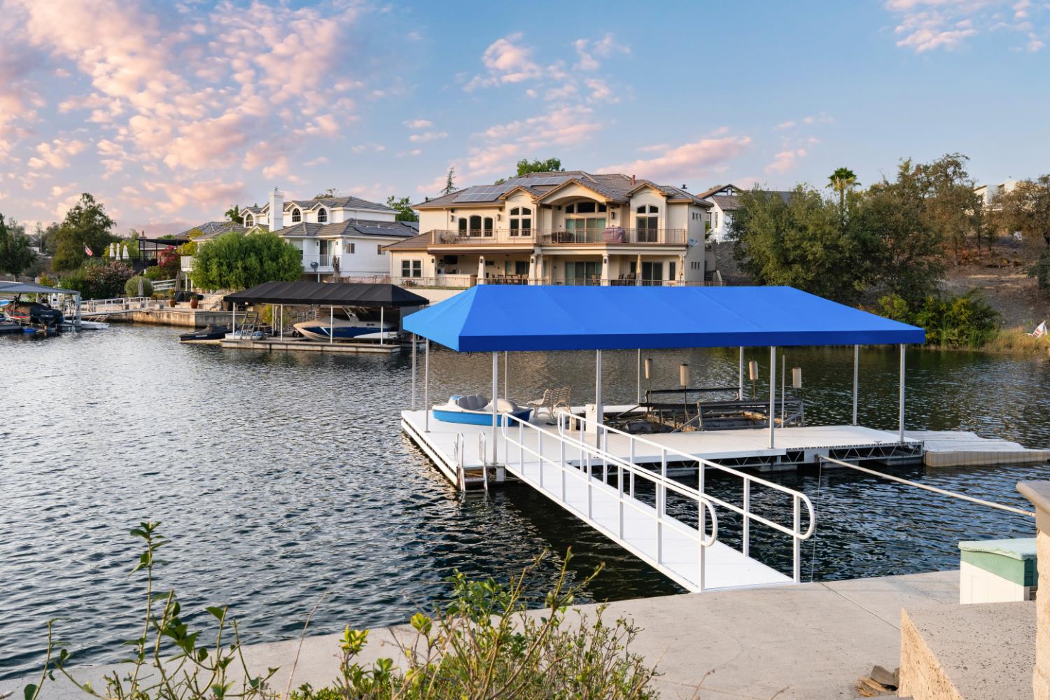 1136 Shoreline Ct, Copperopolis, CA 95228