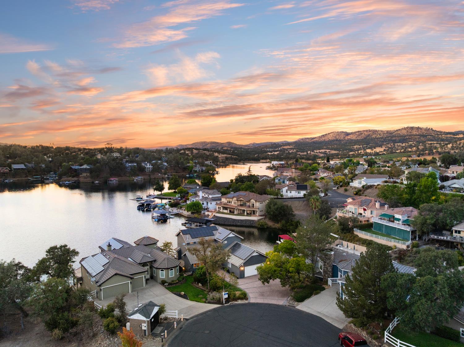 1136 Shoreline Ct, Copperopolis, CA 95228