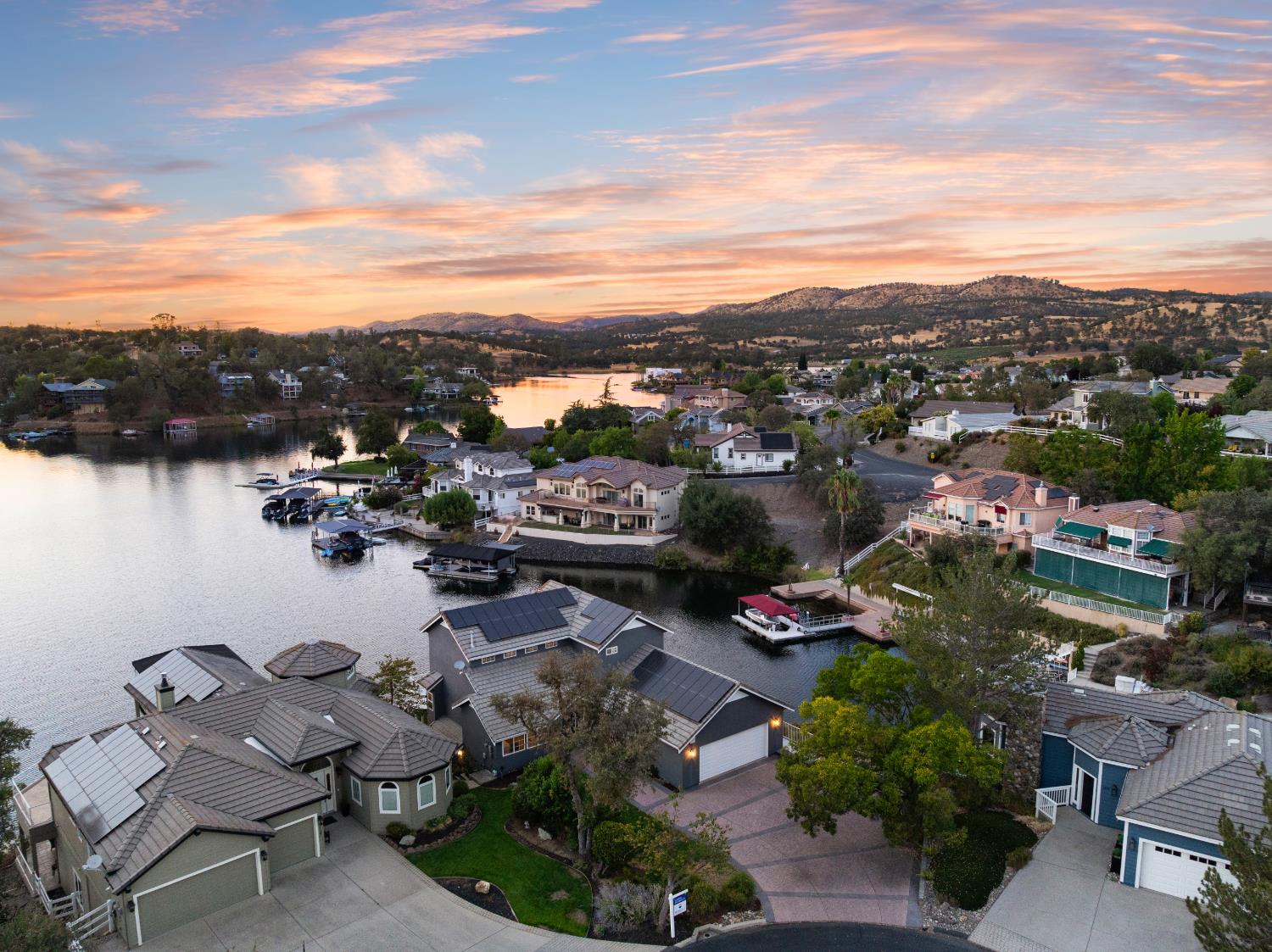 1136 Shoreline Ct, Copperopolis, CA 95228