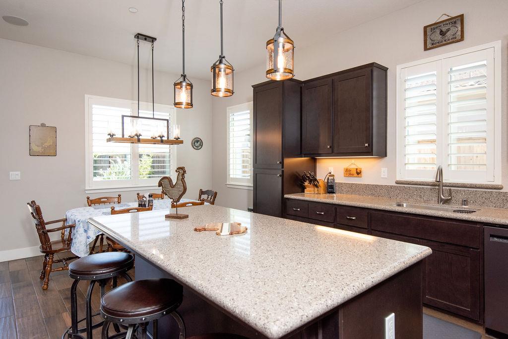 2360 Mustang Dr, Oakdale, CA 95361