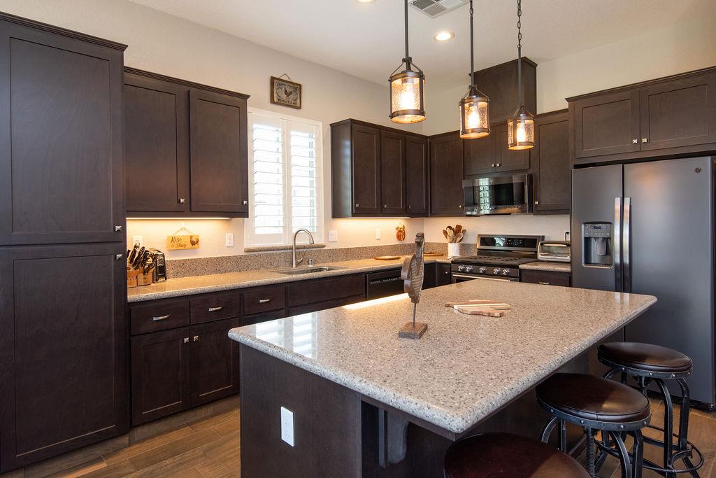 2360 Mustang Dr, Oakdale, CA 95361