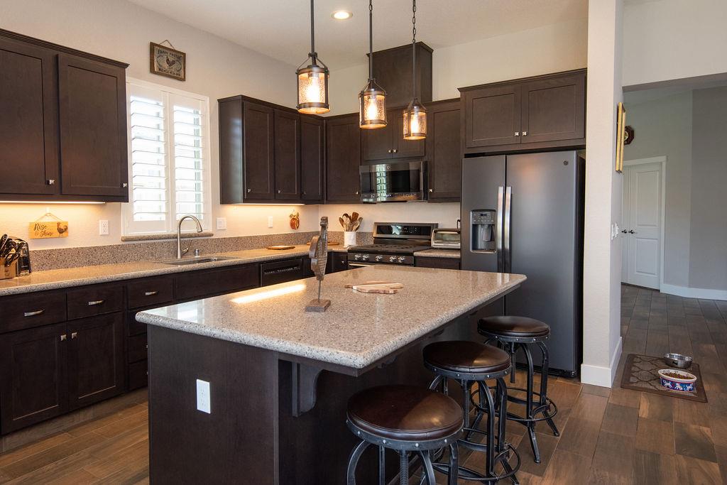 2360 Mustang Dr, Oakdale, CA 95361