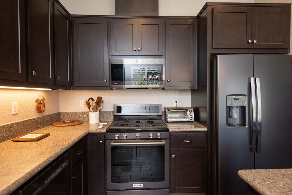 2360 Mustang Dr, Oakdale, CA 95361