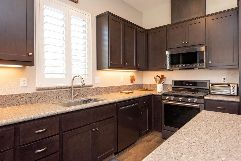 2360 Mustang Dr, Oakdale, CA 95361