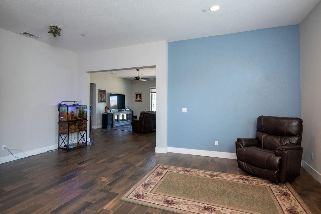 2360 Mustang Dr, Oakdale, CA 95361