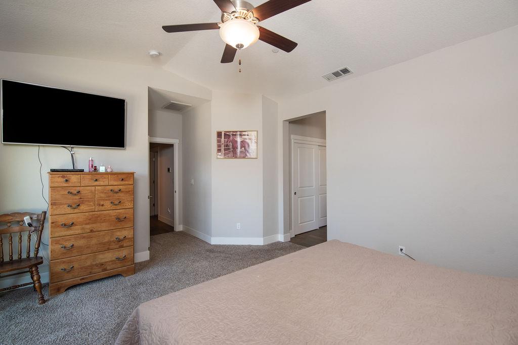 2360 Mustang Dr, Oakdale, CA 95361
