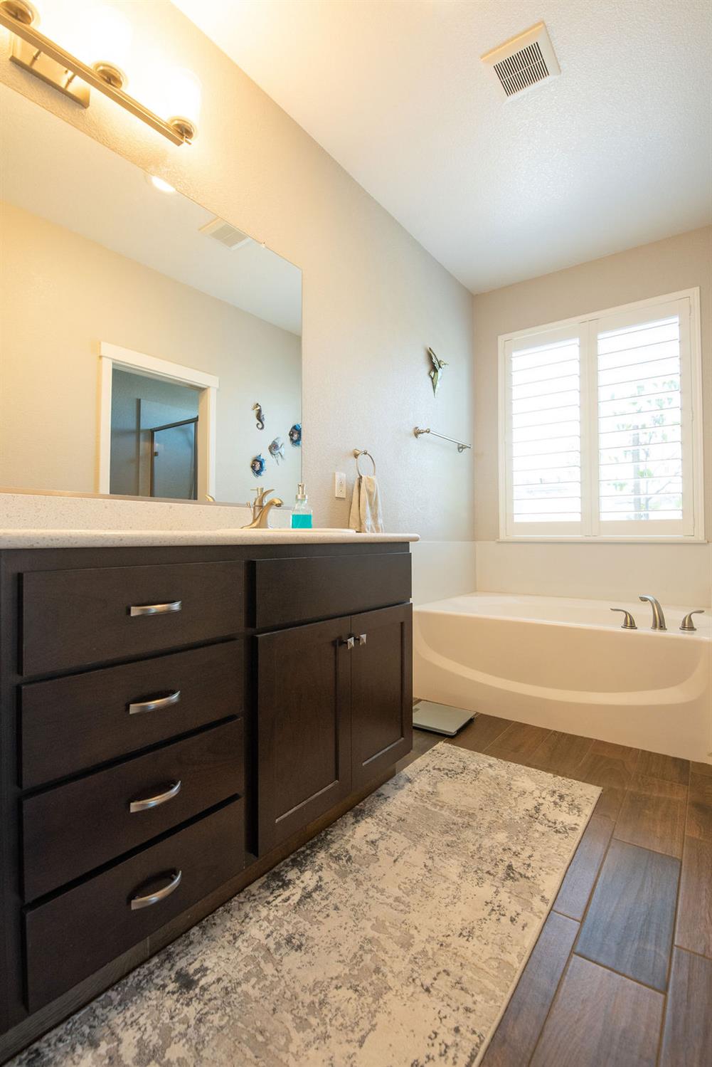 2360 Mustang Dr, Oakdale, CA 95361