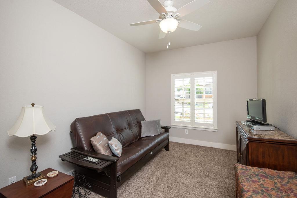 2360 Mustang Dr, Oakdale, CA 95361