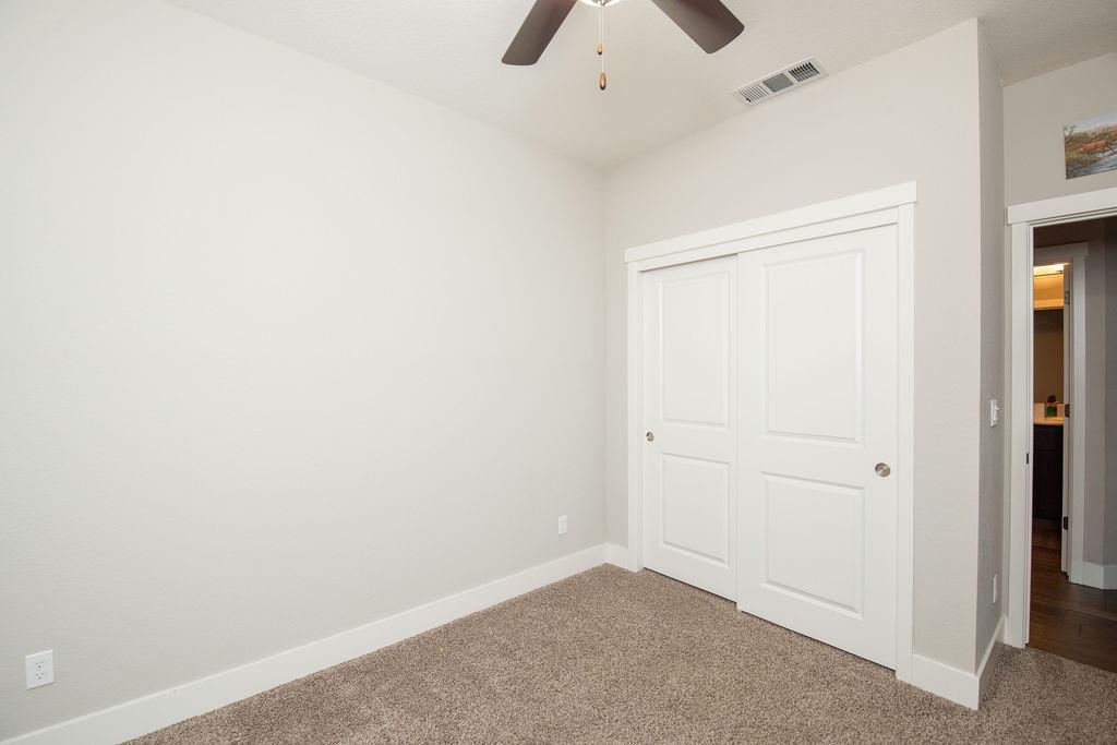 2360 Mustang Dr, Oakdale, CA 95361